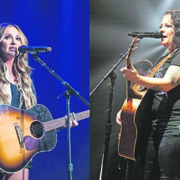 Die Gewinner:innen der CMA Awards 2022 stehen fest - Carly Pearce und Ashley McBride, Gewinnerinnen des Awards «Musikalischer Event des Jahres. FOTO: ZVG