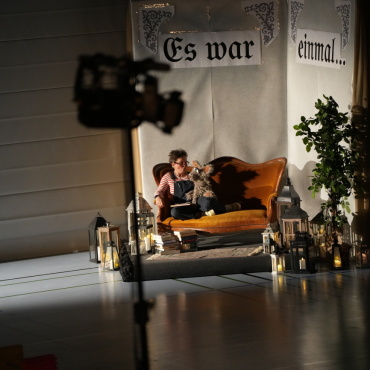 Die Fabeltastische Turnshow - Jenny Sterchi mit ihrer Handpuppe Giselo.