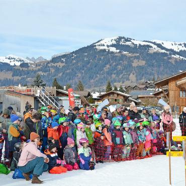 Jugendrennen Gstaad 2025 – Schnee, Spass und sportliche Höchstleistungen - Alle warten gespannt, wer zuoberst auf das Podest steigen darf.