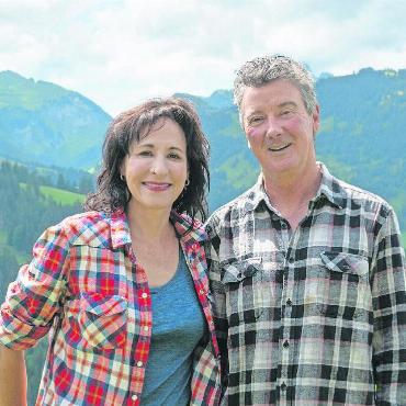 Auf Wanderung mit Sabine Reber - Gemeinsam gingen Sabine Reber und Pascal Stern über Stock und Stein, um das Buch «Wandern für die Seele – Wohlfühlwege Berner Oberland» zu realisieren. FOTO: BLANCA BURRI