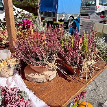 Die Tradition lebt wieder - Wunderschöne Blumendeko, die Lust auf Herbst machte, bot Esther Perreten von Decorflovers.