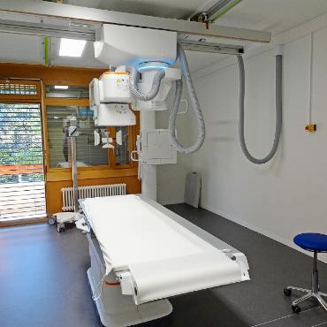Freunde des Gesundheitswesens: SarinaMed im Fokus - Dank einer Anschaffung des Vereins Freunde des Gesundheitswesens können in der Praxis SarinaMed mit modernster Röntgentechnik Diagnosen gestellt werden. FOTOS: VRENI MÜLLENER
