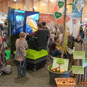 Über 80 Berufe beim Job Palooza Lehrstellenfestival - Auch praktische Aufgaben, wie Baggerfahren, waren dabei.