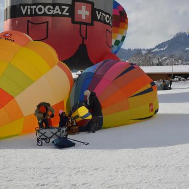 Heissluftballons gegen den Wind