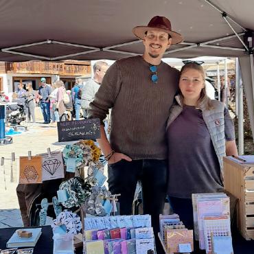 Ostermarkt in Saanen: ein Einblick in das lokale Leben - …Grafik und Design mit Pumpurs Art…