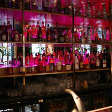 Eine Beschimpfung, die nach Auffassung des Gerichts gar nie stattfand, und ihre fatalen Folgen - Der Vorfall hat sich an einer Hotelbar im Saanenland ereignet. (Symbolbild: Pexels)
