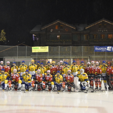 SCB Frauen gewinnen gegen die HCD Ladies - Die beiden Teams schenkten sich nichts, am Schluss hiess der glückliche Sieger: SC Bern. Etwas enttäuscht machten sich die Davoserinnen au den langen Heimweg ins Landwassertal. 
