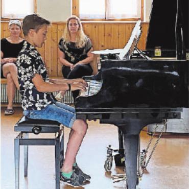 Neun erfolgreiche Certificats-Prüfungen - Florian Reichen, Klavier.