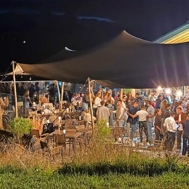 Die Côte d’Azur auf dem Eggli - Party unter freiem Himmel – St. Tropez on Eggli machts möglich. FOTOS: MARCO KELLENBERGER