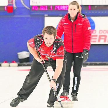 Neuer Stern am Gstaader Event-Firmament? - Das Olympiateam von 2022, Martin Rios und Jenny Perret, will anfang November am ersten internationalen Curlingturnier in Gstaad antreten. FOTO: ZVG