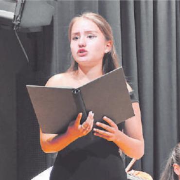 Länderübergreifende Harmonien - Magdalena aus Darmstadt übernahm die Sprechund Gesangspartien neben ihren Geigeneinsätzen.