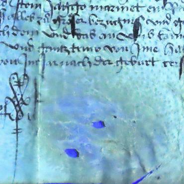 Der Turnelsberg in alter Zeit – Beitrag zur Geschichte der Bewirtschaftung unsere Alpen - Verbleichte Stellen in Urkunden können mit der UV-Lampe besser lesbar gemacht werden. Ausschnitt aus der Urkunde von 1489 mit Unterschrift und Signet von Landschreiber Johannes (Henslin) Pinffen.