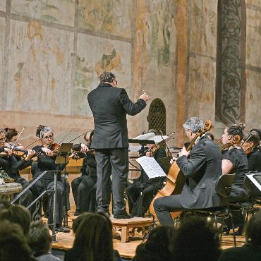 Kraft und Besinnung in einer schwierigen Zeit - Das Orchestra degli Amici unter der Leitung von Michael S. Bach.
FOTOS: PHILIPPE CHEVALIER