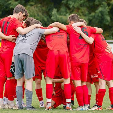 Saisonabschluss des FC Sarina - Die 1. Mannschaft des FC Sarina spielt ihr Saisonabschlussspiel gegen den FC Goldstern. FOTO: ZVG
