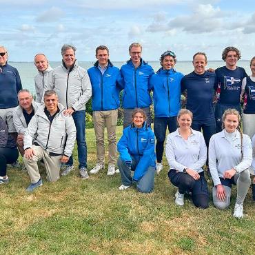 Royal Yacht Squadron: Segeln mit Sportsgeist und Zusammenarbeit mit dem Gstaad Yacht Club - Fünf Teams nahmen an der Castle Trophy teil. Auch der Gstaad Yacht Club war mit einem Team vertreten. FOTO: ZVG
