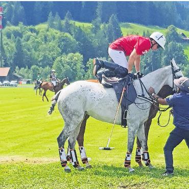 Polosport: Ästhetik und Glamour - Ein schneller Pferdewechsel jeweils in der Halbzeit eines sieben Minuten dauernden Zeitabschnittes (Chukka).