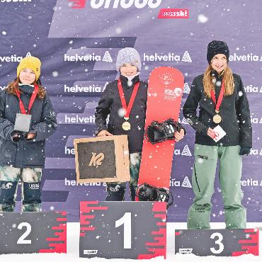 Heimsieg und Junioren-Schweizermeistertitel für Rosa Colella an der Lenk - … und für Selina Ruf in der Kategorie U13. FOTOS: ZVG