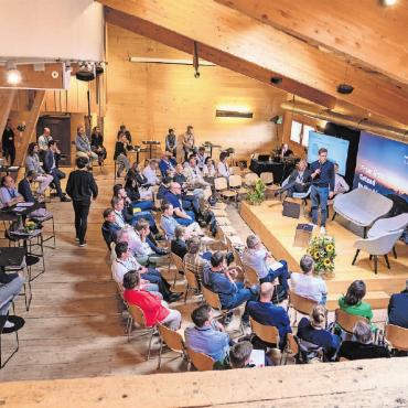 Impact Gstaad lanciert Fokusthema «Energiewende» - Am Impact Day in Saanenmöser ging es um das Impact Investing und vor allem um nachhaltige Lösungsansätze im Energiesektor. FOTO: YANNICK ROMAGNOLI