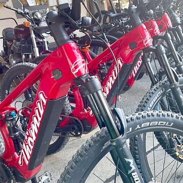 Saison-Schlussverkauf bei Thömus Bike Store Gstaad - Am Freitag und Samstag ist Saison-Schlussverkauf im Thömus Bike Store Gstaad. FOTO: ZVG