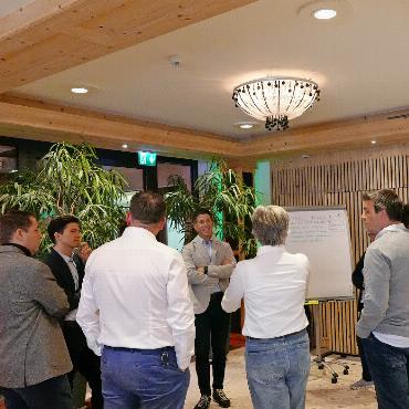Gemeinsam am Flipchart für die Zukunft der Destination Gstaad - Diskutieren, …