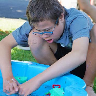 Spiel- und Sporttag der Schule Rütti: Altbekanntes und einige Neuerungen - Eine willkommene Abkühlung.