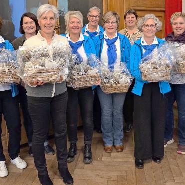 Frauenverein Saanen – neu mit einem Co-Präsidium - Abtretende und neue Vorstandsmitglieder: v.l. Doris Stutz, Susan Bertsch, Anita Wehren, Trix Brand, Theres Mösching, Renate Treuthard, Tatjana Röthlin, Andrea Maurer und Daniela von Siebenthal. FOTOS: EUGEN DORNBIERER-HAUSWIRTH