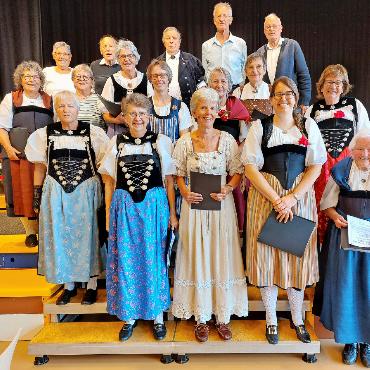 «Guete Sunntig mitenand!» - Das Chörli Schönried-Saanenmöser. FOTOS: ZVG