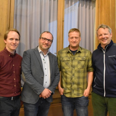 Zwei neue Vorstandsmitglieder - Sie blicken positiv in die Zukunft (von links): Christian Hauswirth (neu, Projektleiter Gruppe Bau), Jonas  Wanzenried (Präsident), Bernhard Ludi (hat demissioniert) und Marco Zürcher (neu). (Foto: AvS)
