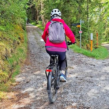Mit Spass sattelfest werden - Das Anfahren am Hang, besonders auf Naturstrassen, darf nicht unterschätzt werden.