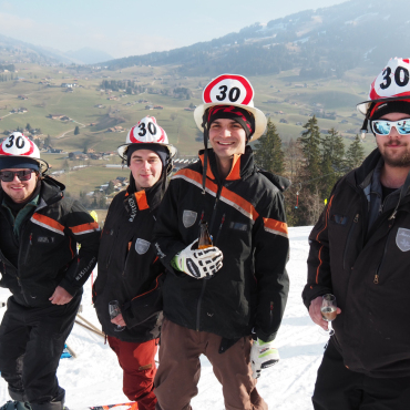 Top Wettkampfbedingungen, Sonnenschein, starke Rennfahrer und ein Fest à la Skiclub Grund