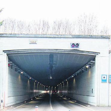 Wie trüb ist die Sicht? - GSTAAD Die neuen Kameras im Umfahrungstunnel Gstaad dienen nicht der Tempomessung, sondern überwachen die Sichttrübung im Inneren des Tunnels.