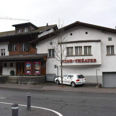 Kino Gstaad wird umgebaut - Das Kinogebäude hat Baujahr 1954. (Foto: AvS)