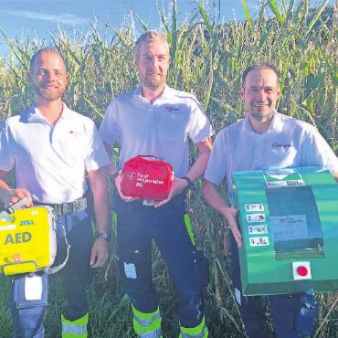 70 Defibrillatoren sorgen für flächendeckende Erste Hilfe - Projektteam AED-Abdeckung OSSL: v.l. Cédric Berger, Projektleiter, Patrick Schmid, Geschäftsführer Verein firstreponder.be, und Daniel Deubelbeiss, Teamleiter Rettungsdienst. FOTO: ZVG