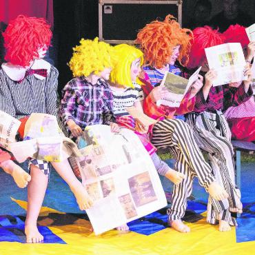 100 Jahre Schule Rütti – eine zirkusreife Jubiläumsfeier - Die Clowns hatten die treffenden Sprüche drauf.