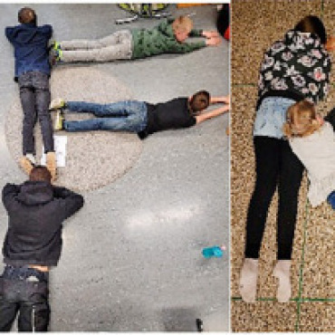 Eine kunterbunte Woche in Lauenen - Im Workshop «Spielkunst» einigte sich diese Gruppe darauf, dass «Freunde» das Wichtigste im Schulalltag sind.    FOTOS: ZVG
