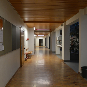 Herausfordernde Planung für den Schulbeginn - Noch ist alles ruhig im OSZ im Ebnit. Am Montag werden sich die Klassenzimmer aber wieder füllen. Die Waisenkinder aus der Ukraine, die vor zwei Wochen eingetroffen sind, sind noch nicht dabei. Eine Lösung für ihre Beschulung ist aber aufgegleist.  Foto: Sonja Wolf