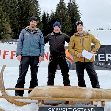 Rasante Tradition auf Kufen - Die Sieger der Kategorie Gibel Herren: v.l. Roger Kunz, Franz Murer und David Bucher.