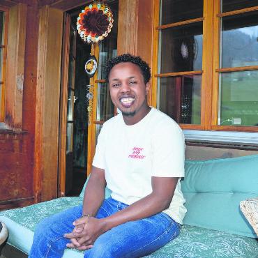 Mohamed Abdifatah ist im Saanenland angekommen - Mo Abdifatah hat ein neues Zuhause gefunden: in Grund bei Gstaad.