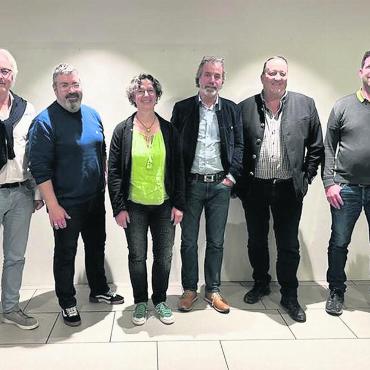 FDP: David Schmid kandidiert für das Gemeindepräsidium - Von links: Thomas Frei, David Schmid, Heidi Gafner, Sigi Feller, René Schopfer, Simon Moratti. Auf dem Bild fehlt Elio von Grünigen. FOTO: ZVG
