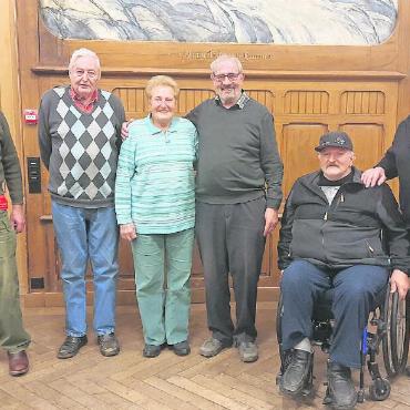 Alphorn- und Coiffeurjasssieger 2022 erkoren - Die Sieger des Coiffeurjasses: v.l. Ernst Hermann und Bruno Haldi, beide Schönried, 3. Rang, 3714 Punkte; Bethli Küng, Saanen, und Werner Kernen, Gstaad, 1. Rang, 3862 Punkte; Markus Lempen und Bärtel Moor, beide Lenk, 2. Rang, 3825 Punkte. FOTOS: HEINZ BRAND