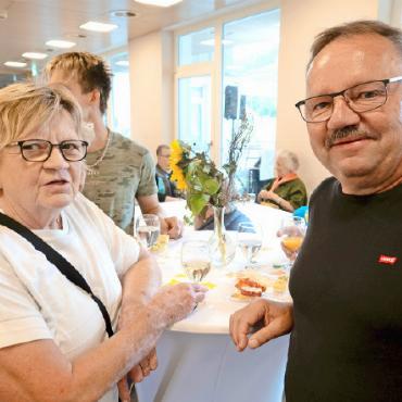 Offene Türen: Die Alpenruhe lud zu Vernissage und Entdeckungsreise ein - Reto von Siebenthal und seine Frau Margrith.