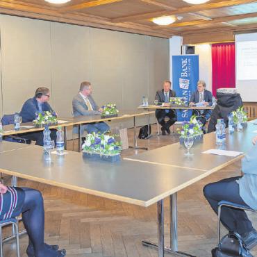 Saanen Bank: Generalversammlung ohne Aktionäre, aber mit guten Zahlen - Die Generalversammlung der Saanen Bank im kleinen Rahmen mit den offiziellen Vertretern und ohne Publikum. FOTO: CORINNA MÜLLER