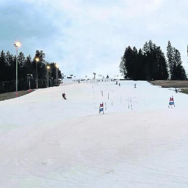 «JFK Ski Club Slalom Challenge by night»: drei Zweifachsiege - Bei der Besichtigung war noch keine Beleuchtung nötig.