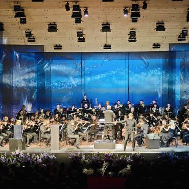 Die zweite Epoche des «Wandels» kommt zum Ende - Imposante Bühneninszenierung mit 3-D-Effekt bei der Wagner-Oper am 23. August. FOTO: RAPHAEL FAUX