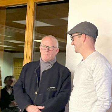 Fabri Haldi neuer Skiclubpräsident - Roland Haldi (rechts) durfte Christian Bircher an der Versammlung die goldene Nadel von Swissski überreichen.