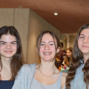 Französisch-Deutsche Tandems - Dania, Gioia und Sanja gehen in Arlesheim zur Schule, sind Freundinnen und fanden die Woche ziemlich lustig, auch wenn sie nicht im gleichen Zimmer untergebracht waren. (Foto: AvS)