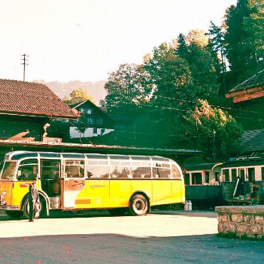 PostAuto übernimmt Kübli Reisen AG - Postauto bei Gstaad 1960…