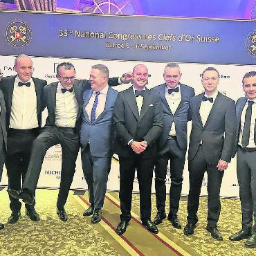 «Die Clefs d’Or tragen in einem Hotel eine überragende Rolle» - Die aktiven Gstaader Mitglieder der Clefs d’Or; es fehlt Olivier Desbois. FOTOS: ZVG