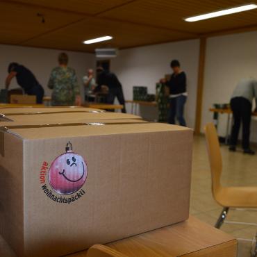 Ein Generationenprojekt der Herzlichkeit:  Aktion Weihnachtspäckli