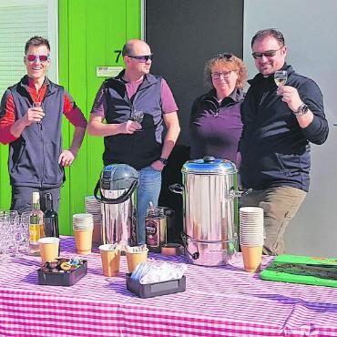 Gelungener Gästeapéro in Lauenen - Der aktuelle Vorstand der Dorforganisation Lauenen. FOTO: ZVG